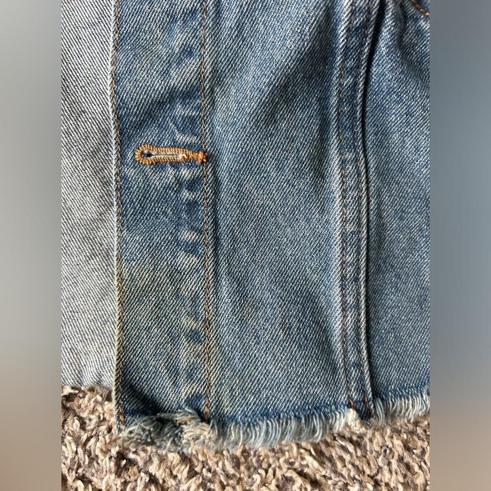 5/$25 Victoria’s Secret PINK distressed hem denim jean jacket size medium - Picture 9 of 12